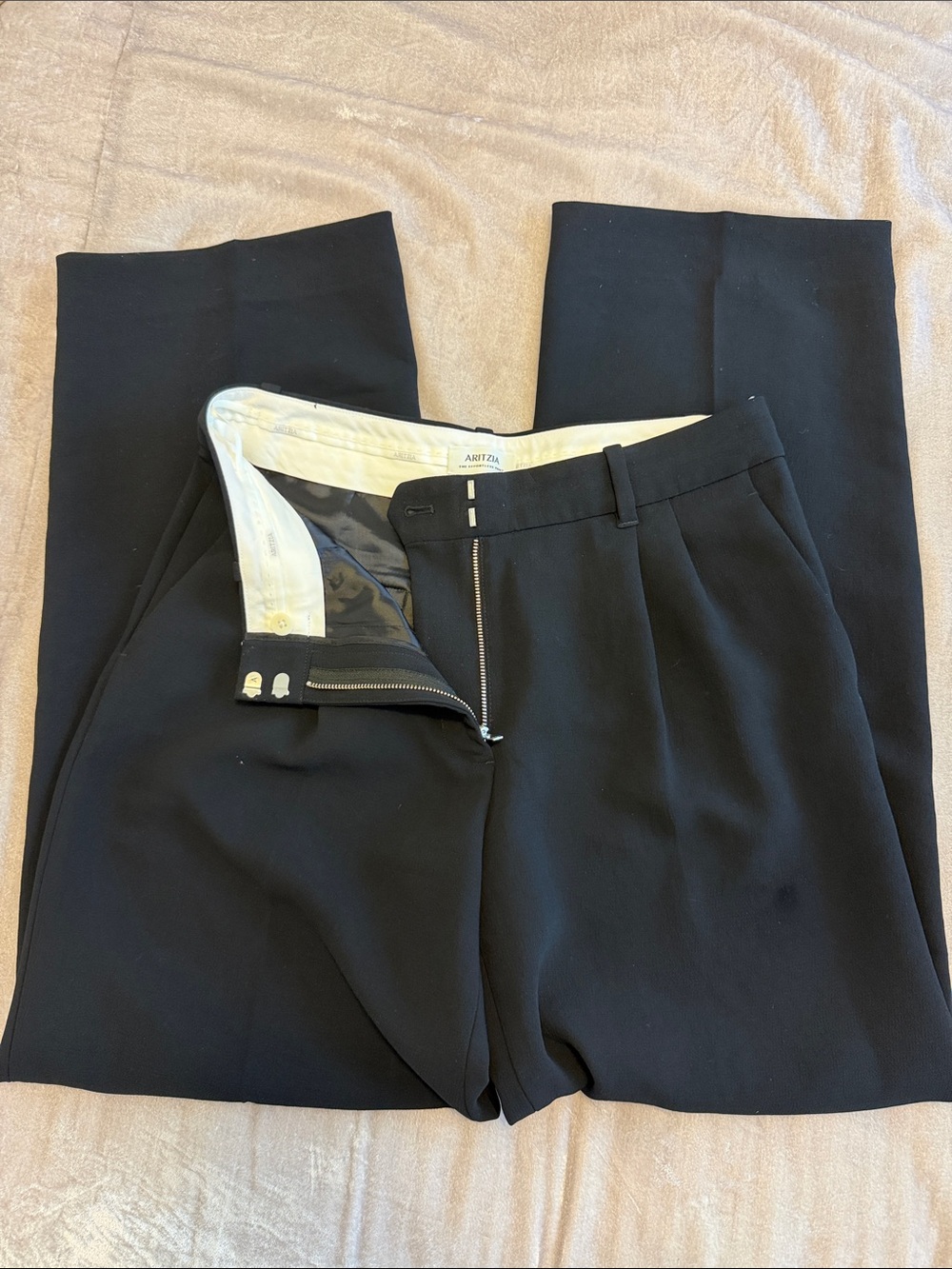 Aritzia The Effortless Pant- Crepette (Black)